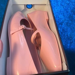 Brand new never worn pink sandals/flats